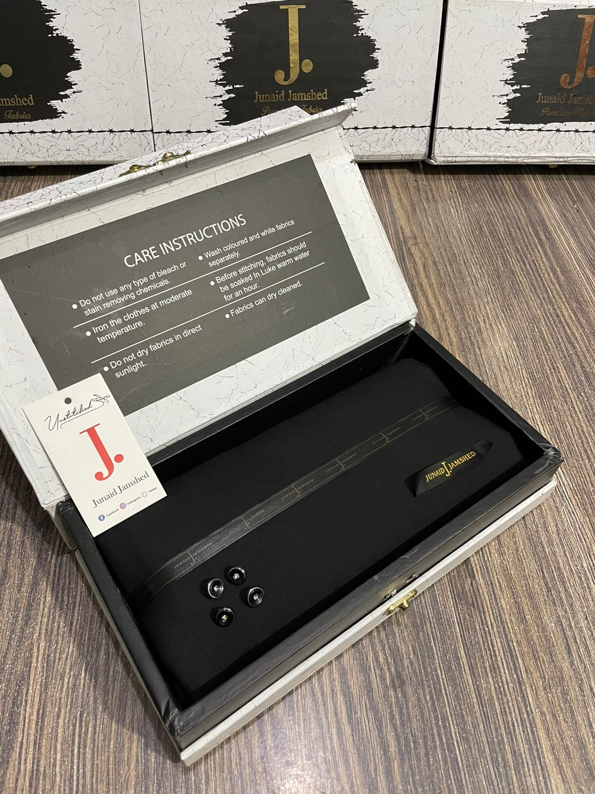 JUNAID JAMSHED ( BLACK ) MEN Unstitched 4-Season Wash & Wear